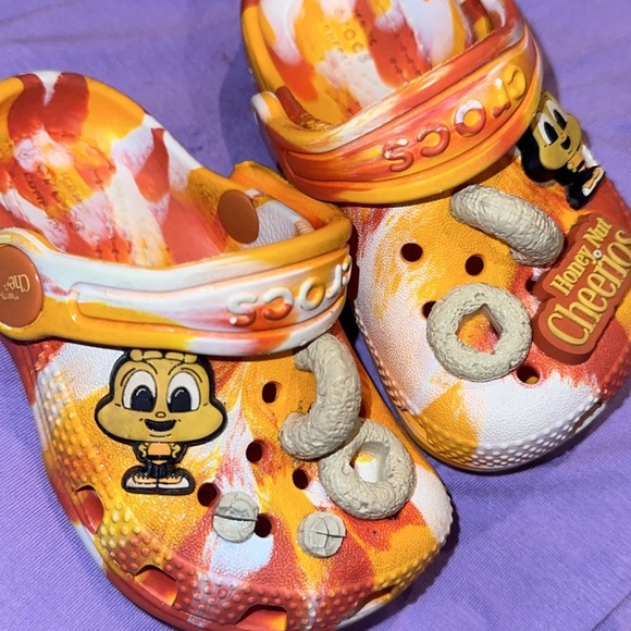 Cheerio Cereal Crocs Size 5c 💛🧡 - Picture 3 of 3